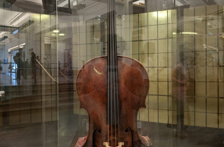 Inicio 1 El cello de Casals ya está en Bruselas. Lo vimos.