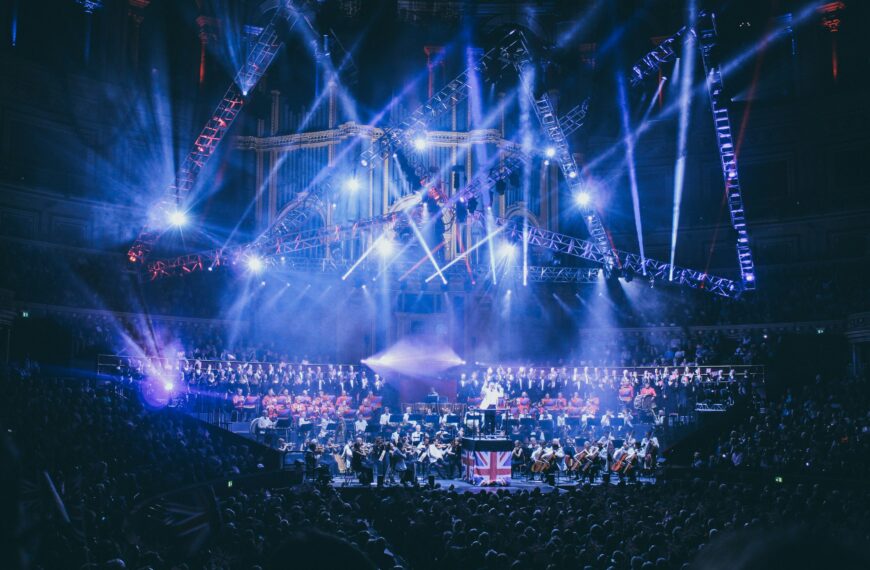 Inicio 1 Una orquesta en el entretiempo del Mundial: ¿vidriera histórica o decorado de lujo?