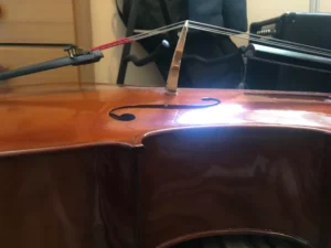 Cómo afinar el violonchelo sin romper una cuerda