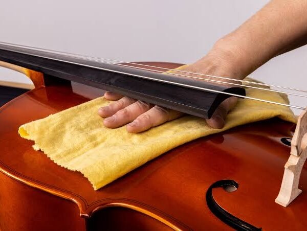 Cómo limpiar el violonchelo: productos y guía paso a paso